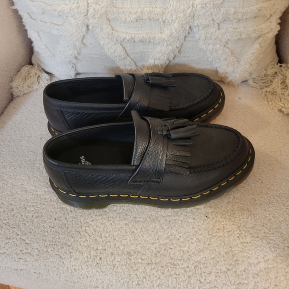 Dr Martens Adrian Tassel Loafer, black size women's 7 - Picture 2 of 5